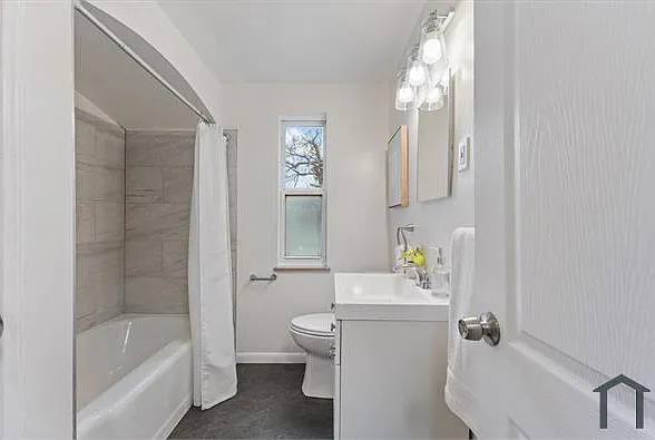 11059 Lakepointe St — Photo 3