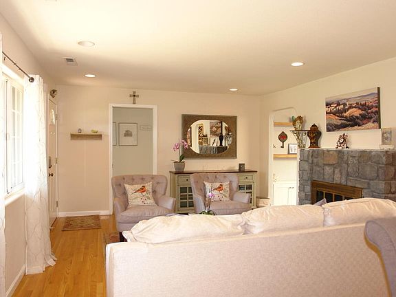 5th image of 3225 Bluebird Dr