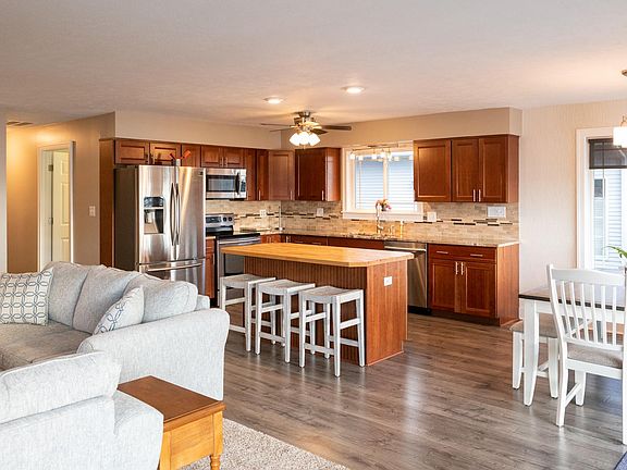 4th image of 1670 Waukazoo Dr