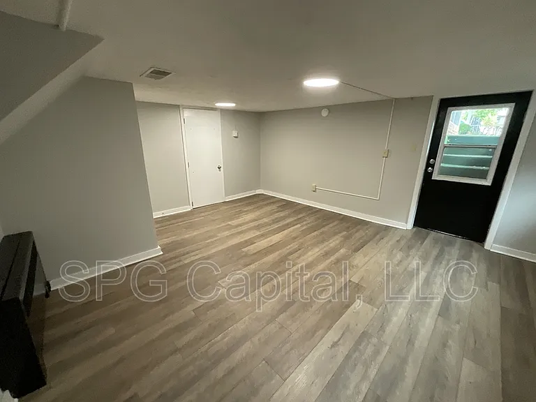 58 E Stevens St #2E — Photo 6