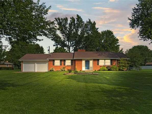 1518 Cedar Dr, Sedalia, MO 65301