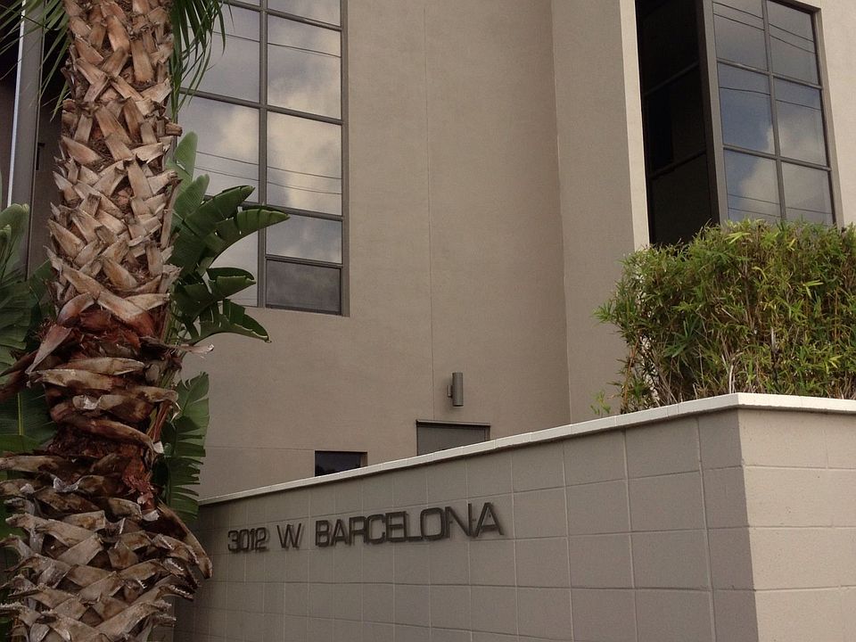 Street View of Barcelona Lofts