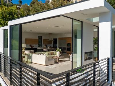1516 Forest Knoll Dr, West Hollywood, CA, 90069