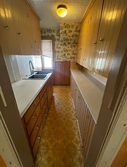 2nd image of 438 Cartier St APT 3