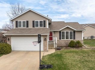 933 White Ivy Pl NE, Cedar Rapids, IA