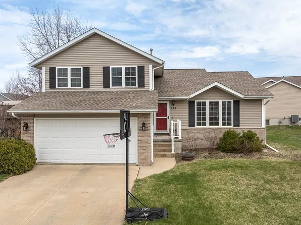 933 White Ivy Pl NE, Cedar Rapids, IA 52402
