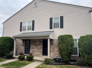 15854 Charleston Dr, Clinton Township, MI