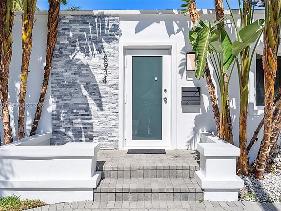 3rd image of 8934 Harding Ave