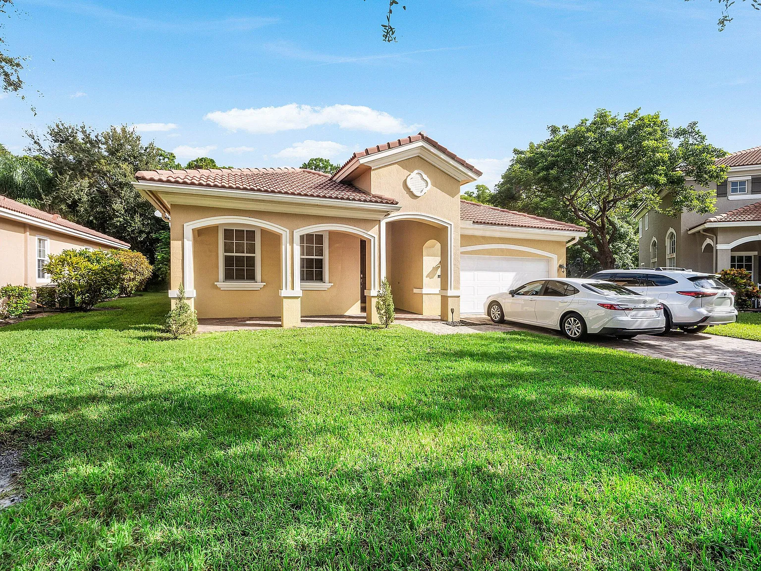 3 bed, 2.0 bath, 1815 sqft, $3,500 — Photo 2