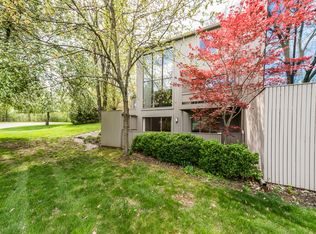 2102 Overlook Ct, Ann Arbor, MI 48103