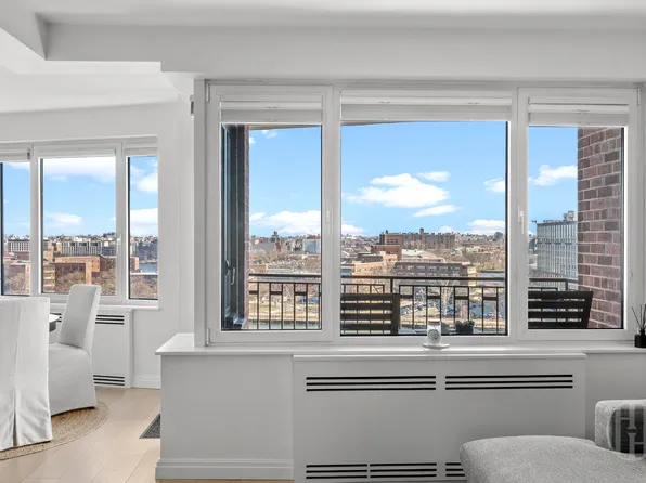 45 East End Avenue image 1 of 20