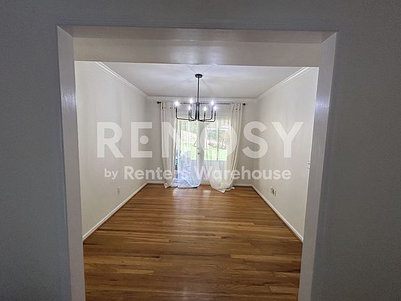 5th image of 2501 Crestwood Cir