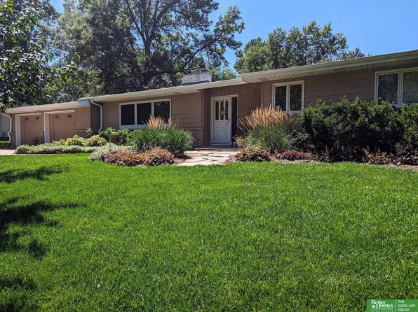 916 Crestridge Rd, Omaha, NE 68154