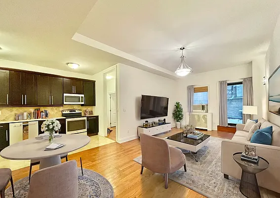 Rented by Manhattan Realty Group | media 4