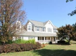 42020 Raspberry Dr, Leesburg, VA 20176