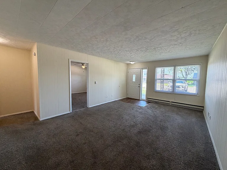 201 Martin Ct — Photo 4