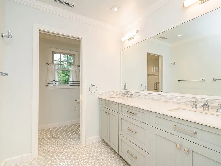 10 Loewen Ct — Photo 27