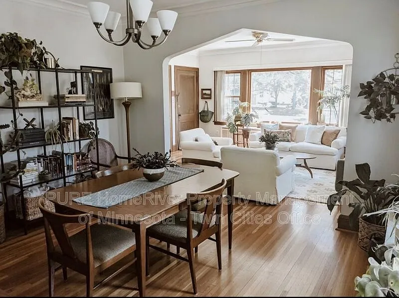 2 bed, 1.0 bath, $1,800 — Photo 2