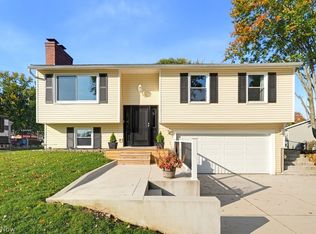 1545 Whitehall Dr, Mogadore, OH 44260