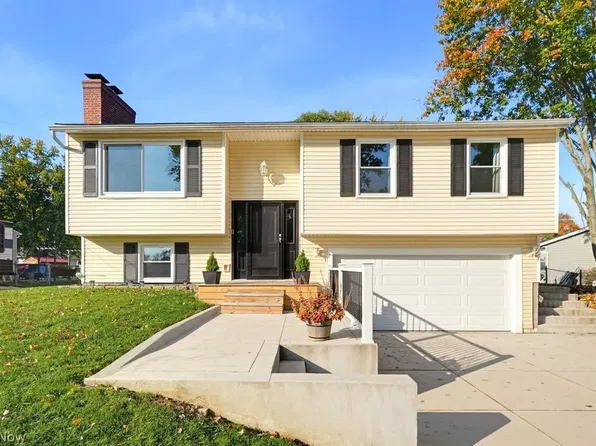 1545 Whitehall Dr, Mogadore, OH 44260