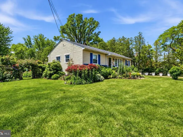 509 Oak Dr, Somerdale, NJ 08083