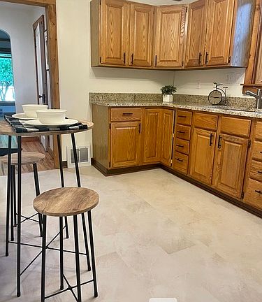 3rd image of 805 N 114th St