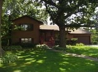 539 Iroquois Rd, Schererville, IN 46375