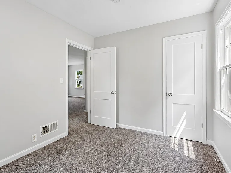2602 Madison St — Photo 8