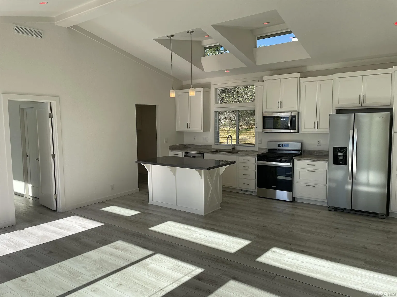 3 bed, 2.0 bath, 1200 sqft, $3,595 — Photo 1