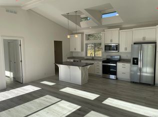 1255 Rhea Pl #B, Vista, CA 92084