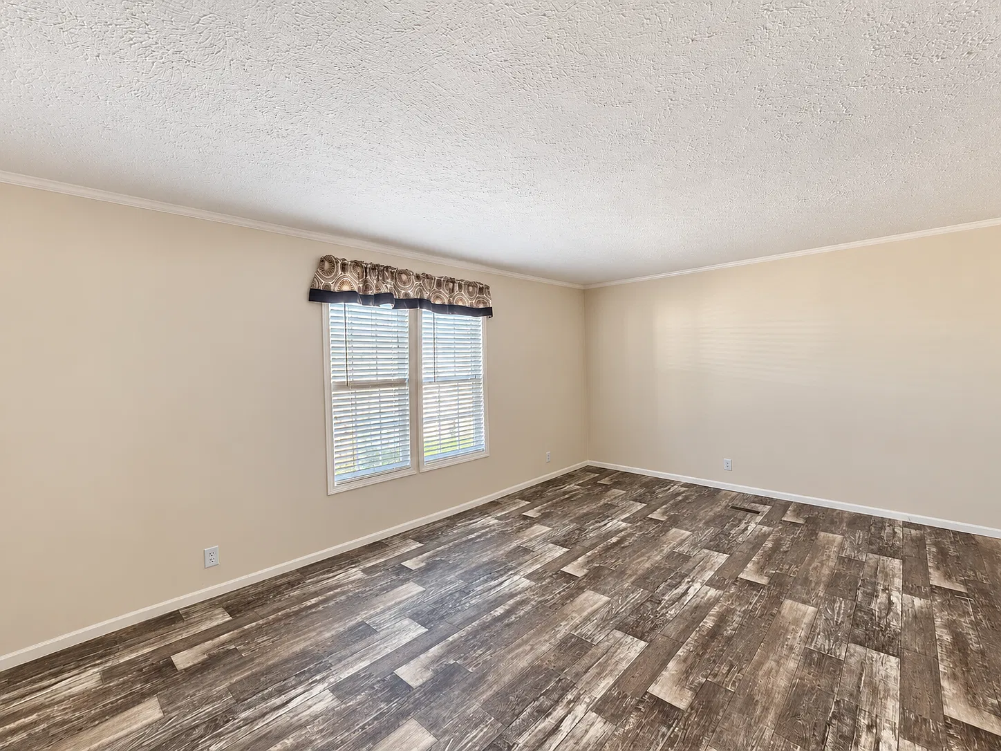 3 bed, 1568 sqft, $1,299 — Photo 2