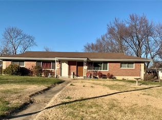 411 S Cadillac Dr, Saint Charles, MO 63301