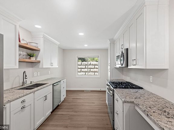 3rd image of 5237 Balmoral Ln
