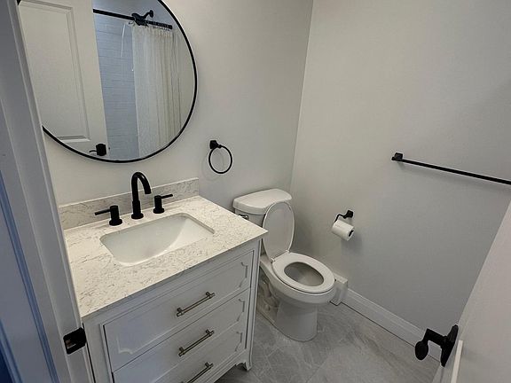 2nd image of 20 Redhook Bay Dr