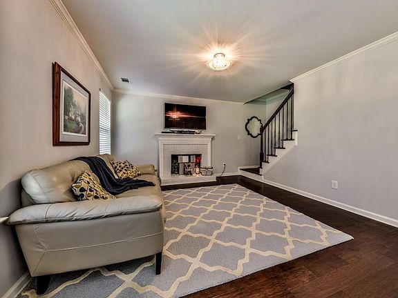 3rd image of 200 Pebble Creek Ct