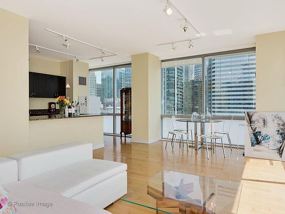 5th image of 8 E Randolph St Unit 1704