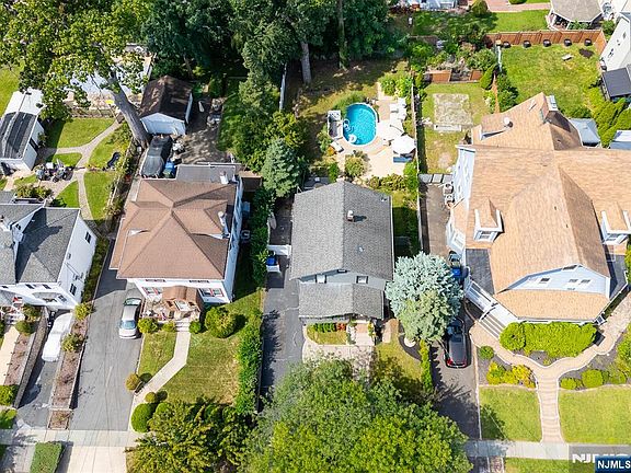 3rd image of 140 Belford Avenue