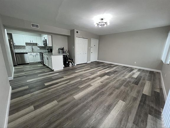 4th image of 3 Provincial Ct #3