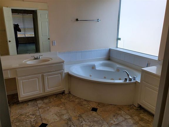 4th image of 15702 Brookwood Lake Pl