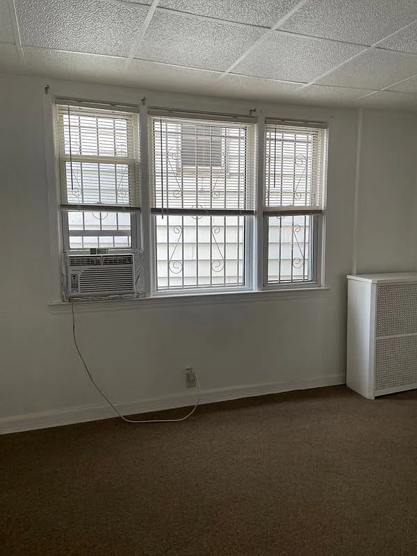 3 bed, 1.0 bath, 1290 sqft, $2,600 — Photo 3