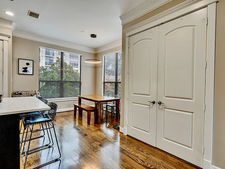 1206 W 14th St — Photo 20
