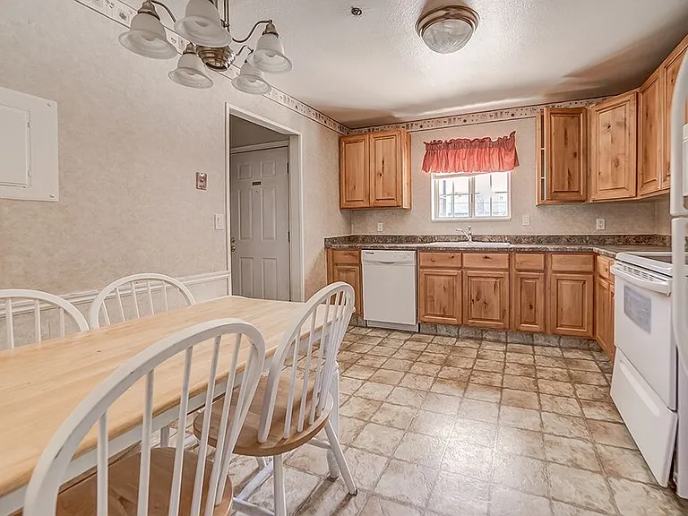 642 N 200 E #106 — Photo 10
