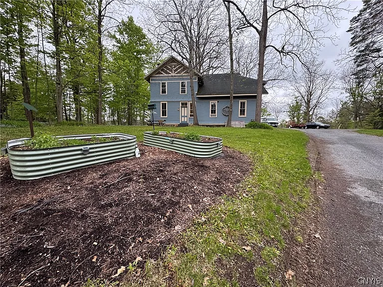 19 Chestnut St — Photo 11