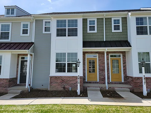 2415 Artesian Way Photo 1