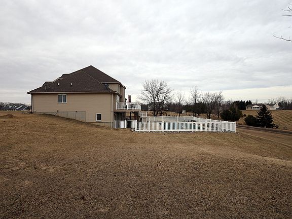 5th image of 1026 Deer Valley Dr