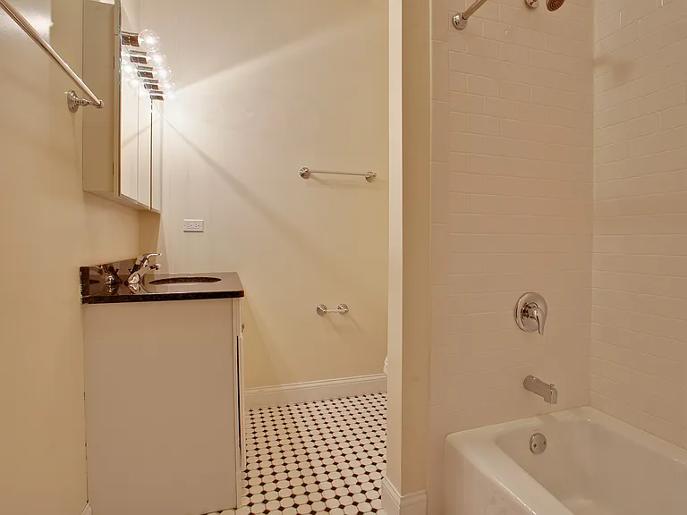 5419 S Hyde Park Blvd — Photo 11