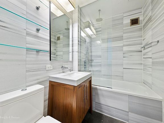 5th image of 88 Greenwich St APT 1807