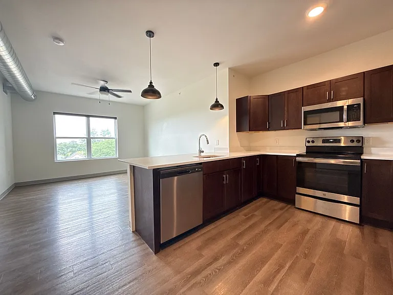 The Leo at the Hub Apartments — Photo 12