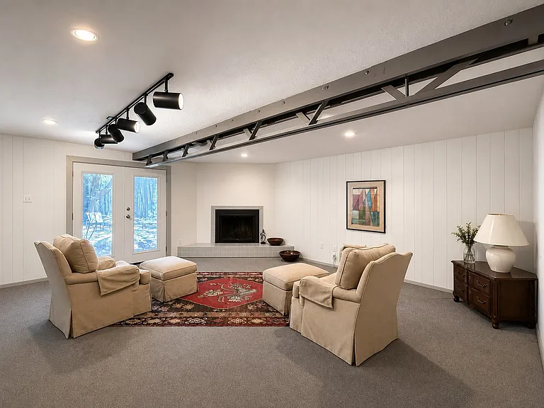 3401 Hanover Ln — Photo 11