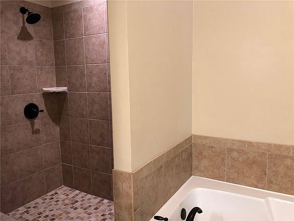 4th image of 230 Bottlebrush Walk #35B
